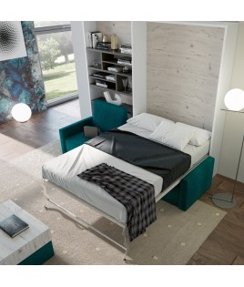 Salón moderno formado por cama abatible matrimonial, estantería y sofá con chaiselongue