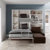 Salón moderno formado por Litera Abatible Vertical con cama Matrimonial, estantería y sofá con chaiselongue