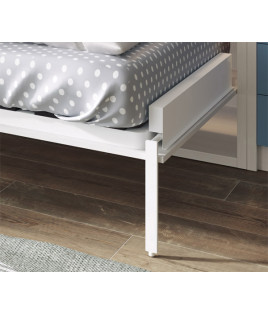 Dormitorio juvenil formado por cama abatible de matrimonio con armario superior y armario rincó