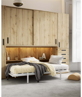 Dormitorio juvenil formado por cama abatible con armario superior y armarios a los lados